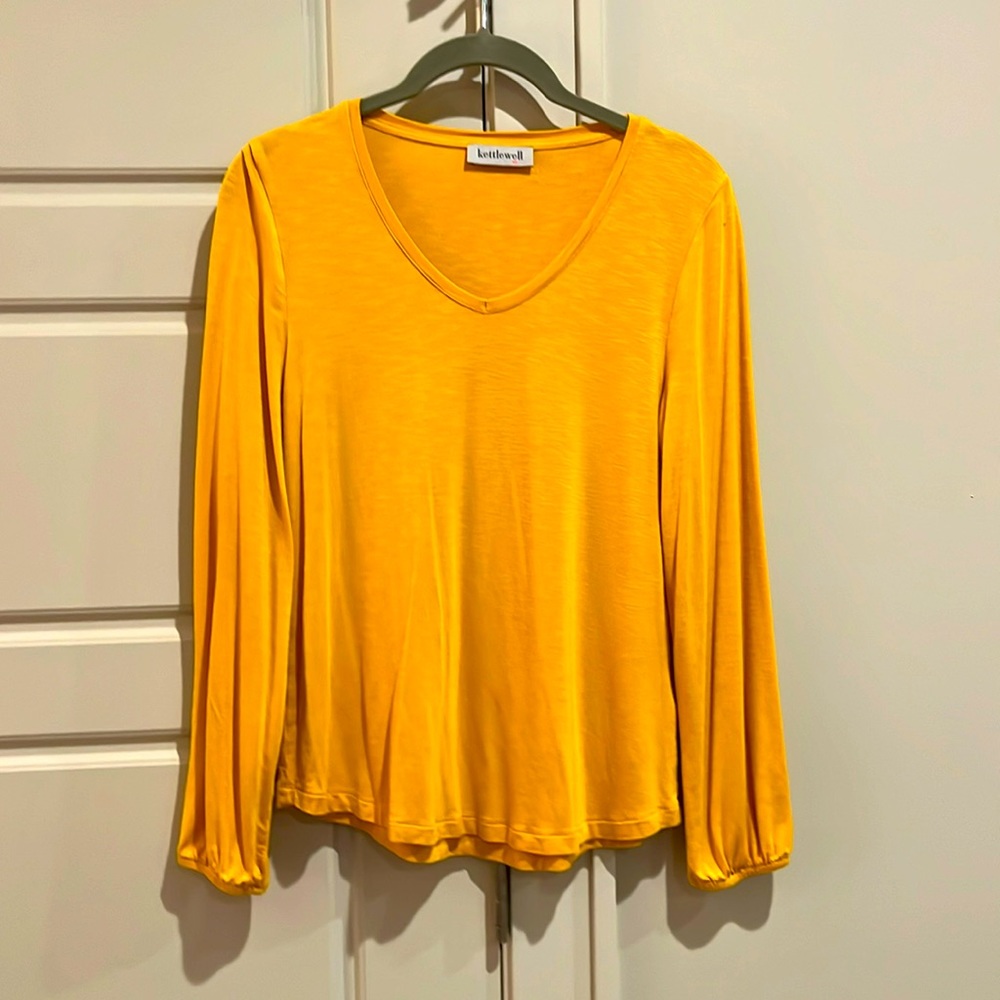 Kettlewell Women's Long Sleeve V-Neck Tee in Mustard Yellow